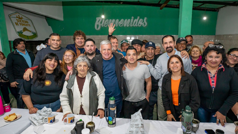 Balor compartió una tarde con vecinos de César Bustillo