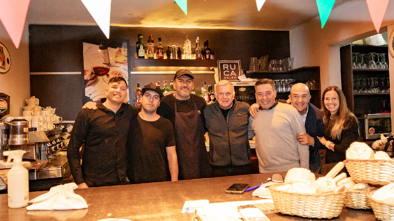 Carlos Balor, presente en el 18° aniversario de Café Sur
