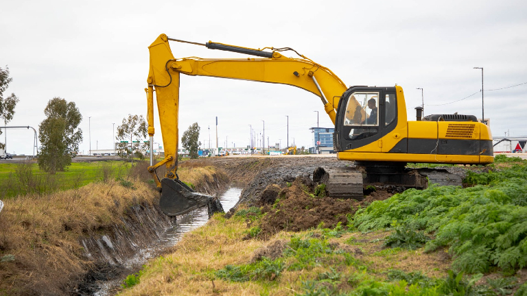 La Municipalidad intensifica el saneamiento de la red de desagües pluviales del distrito