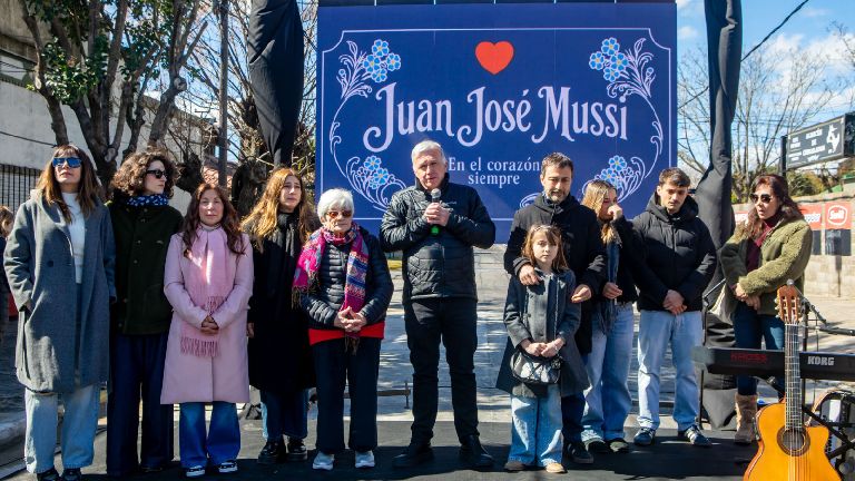 La calle 158 ahora se llama Dr. Juan José Mussi