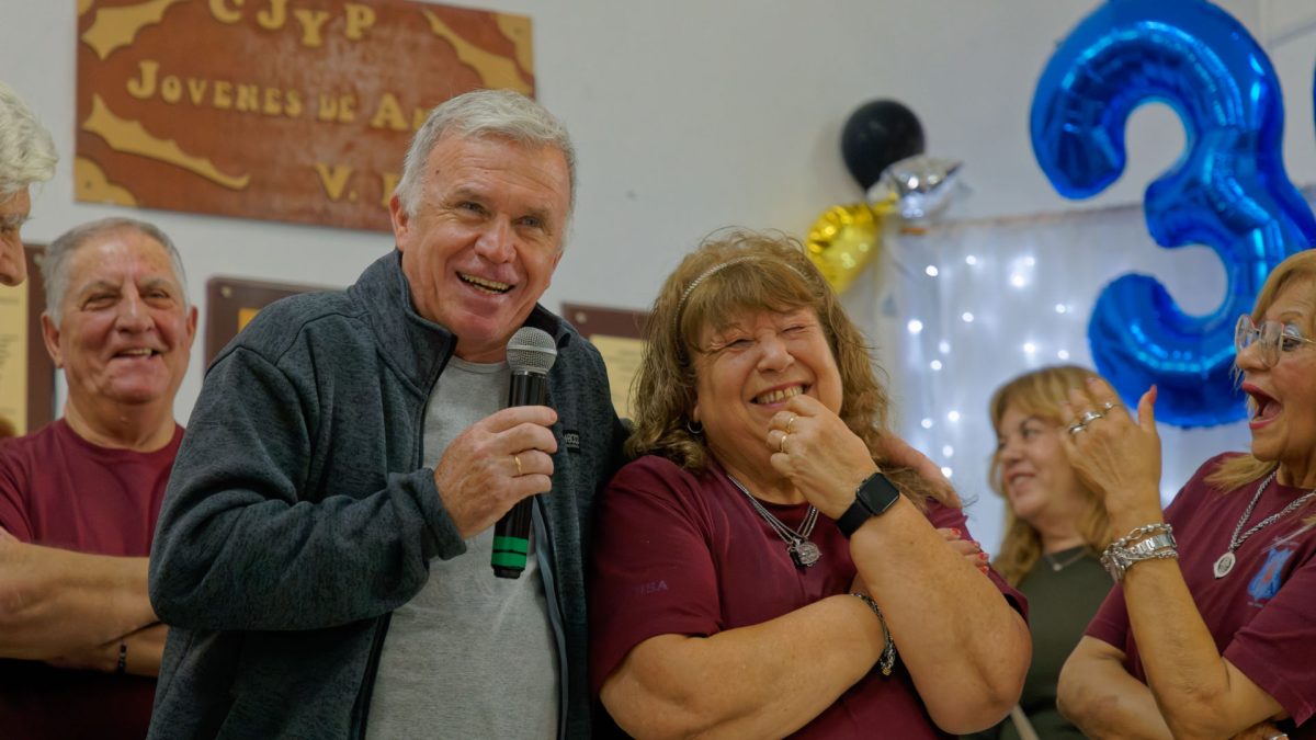 Carlos Balor participó del festejo por los 30 años del Centro de Jubilados Jóvenes de Antaño