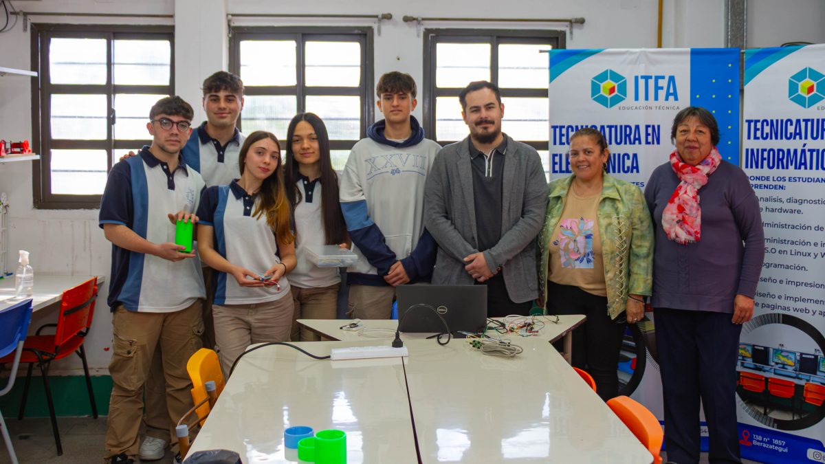 Estudiantes berazateguenses participan de un concurso nacional de tecnología espacial