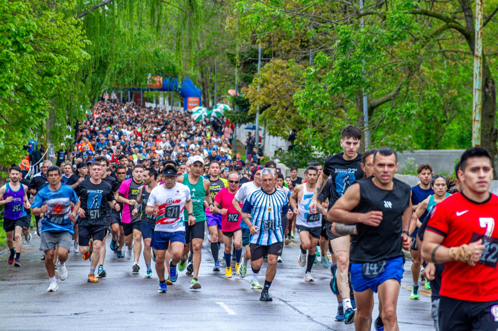 Miles de atletas participaron de la 22° edición de “La Carrera de Miguel” en Berazategui